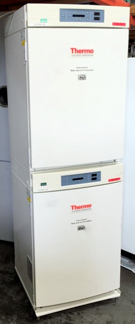 3130 Dual-Chamber Water-Jacketed CO2 Incubators - 3 Gas System