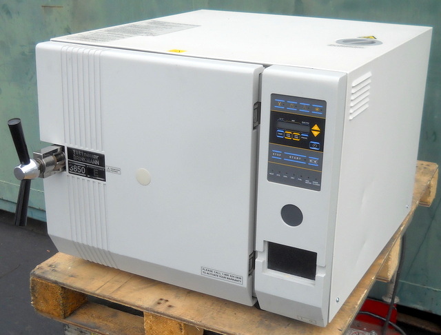 3850E Autoclave / Steam Sterilizer 230 Volt