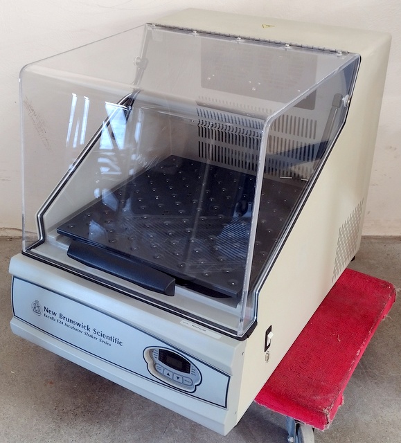 Excella E24 Incubator Shaker