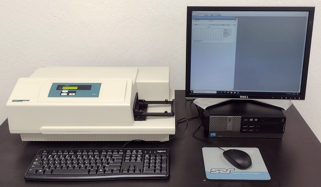 VersaMax Microplate Absorbance Spectrophotometer