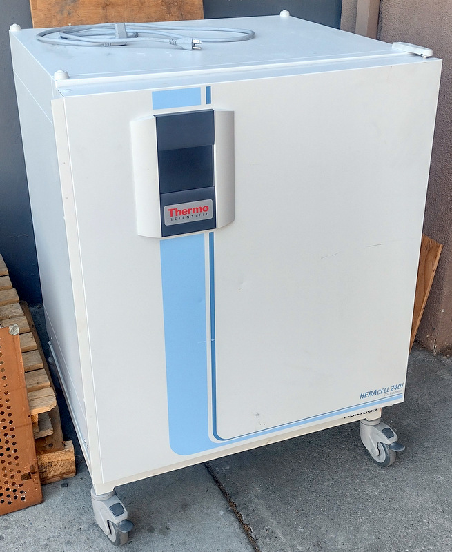 HERAcell 240i Air-Jacketed CO2 Incubator